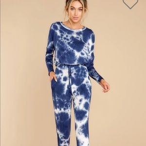 Navy tie dye set! Top and joggers included ✨